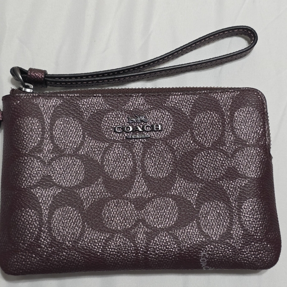 Coach Corner Zip Wristlet bag - Picture 2 of 13